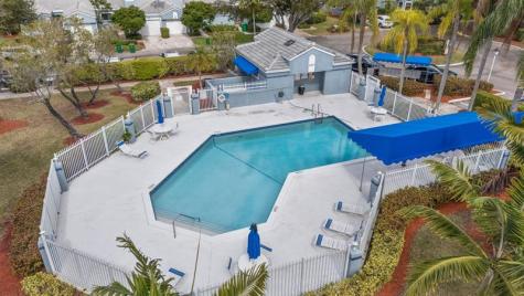 8371 Waterford Circle Tamarac FL 33321