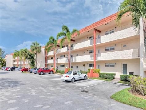 9800 N Hollybrook Lake Drive Pembroke Pines FL 33025