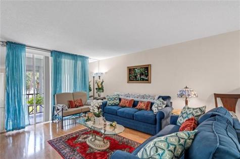 9800 N Hollybrook Lake Drive Pembroke Pines FL 33025