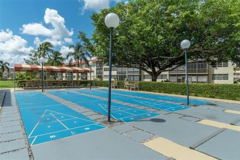 9800 N Hollybrook Lake Drive Pembroke Pines FL 33025