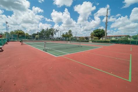 9800 N Hollybrook Lake Drive Pembroke Pines FL 33025