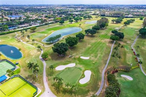 9800 N Hollybrook Lake Drive Pembroke Pines FL 33025