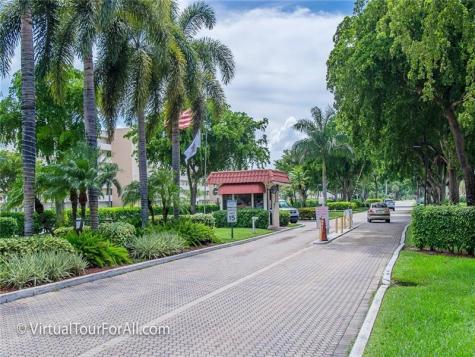 9800 N Hollybrook Lake Drive Pembroke Pines FL 33025
