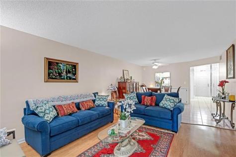 9800 N Hollybrook Lake Drive Pembroke Pines FL 33025