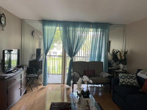 9800 N Hollybrook Lake Drive Pembroke Pines FL 33025