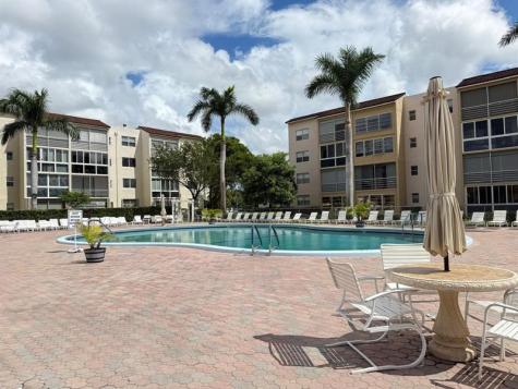 2851 Somerset Drive Lauderdale Lakes FL 33311