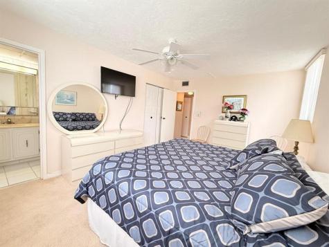 2851 Somerset Drive Lauderdale Lakes FL 33311