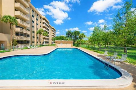 800 NE 195th Street Miami FL 33179