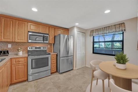 900 Colony Point Circle Pembroke Pines FL 33026