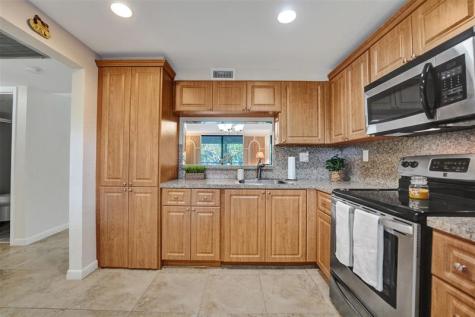 900 Colony Point Circle Pembroke Pines FL 33026