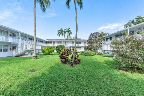 518 Durham R Deerfield Beach FL 33442