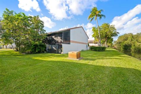 4260 SW 70th Terrace Davie FL 33314