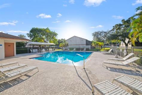 4260 SW 70th Terrace Davie FL 33314