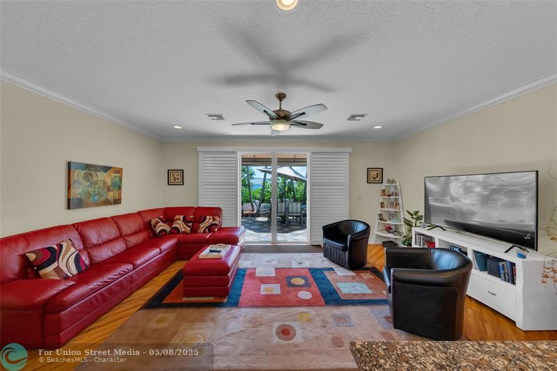 1327 SE 3rd Avenue Pompano Beach FL 33060