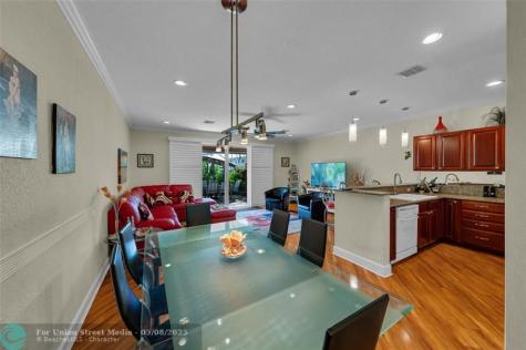 1327 SE 3rd Avenue Pompano Beach FL 33060