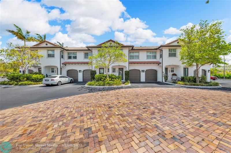 1327 SE 3rd Avenue Pompano Beach FL 33060