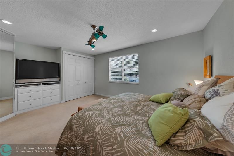 1327 SE 3rd Avenue Pompano Beach FL 33060