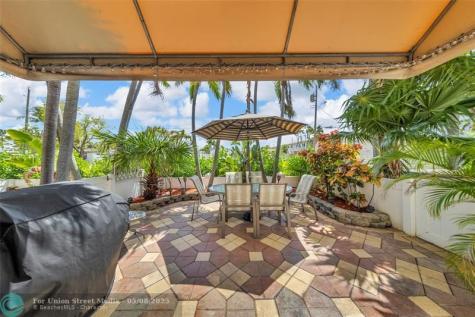 1327 SE 3rd Avenue Pompano Beach FL 33060