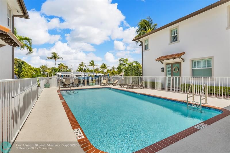 1327 SE 3rd Avenue Pompano Beach FL 33060