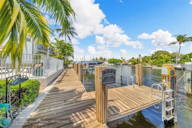 1327 SE 3rd Avenue Pompano Beach FL 33060