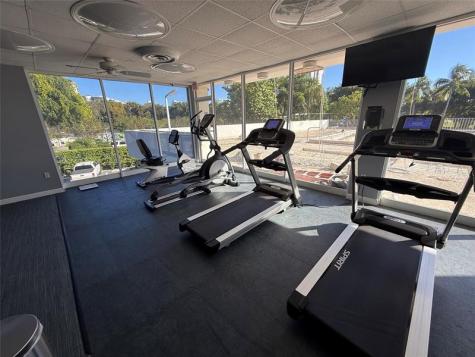 3375 N Country Club Drive Miami FL 33180