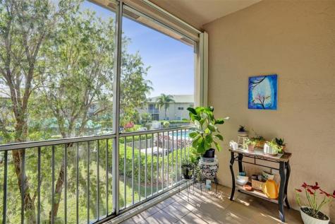 7967 E Exeter Boulevard Tamarac FL 33321