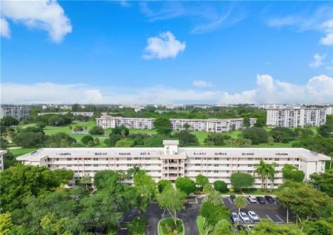3900 Oaks Clubhouse Drive Pompano Beach FL 33069