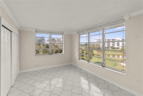 3900 Oaks Clubhouse Drive Pompano Beach FL 33069