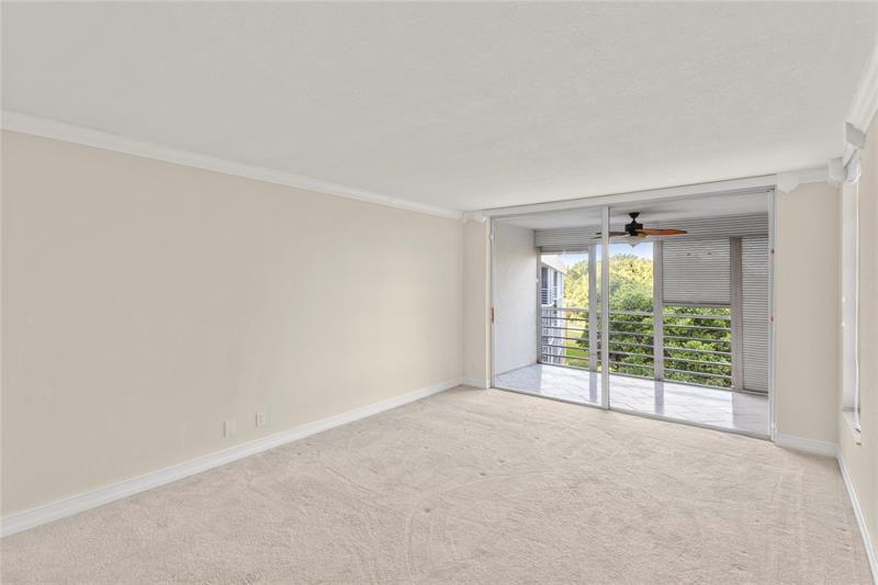 3900 Oaks Clubhouse Drive Pompano Beach FL 33069