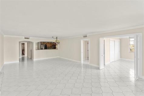 3900 Oaks Clubhouse Drive Pompano Beach FL 33069