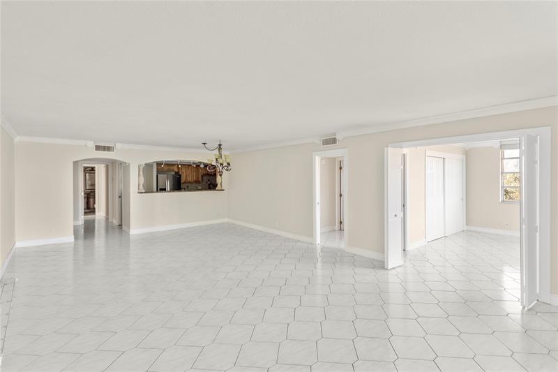 3900 Oaks Clubhouse Drive Pompano Beach FL 33069