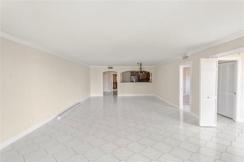 3900 Oaks Clubhouse Drive Pompano Beach FL 33069