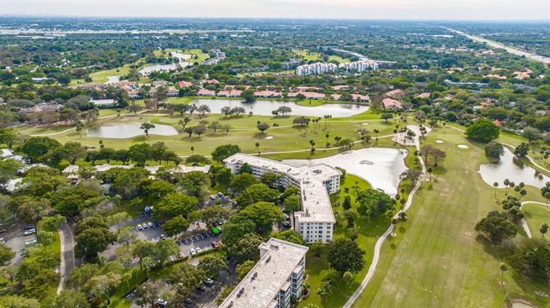 3900 Oaks Clubhouse Drive Pompano Beach FL 33069