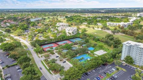 3900 Oaks Clubhouse Drive Pompano Beach FL 33069