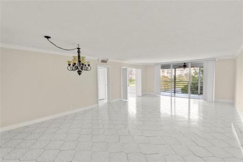 3900 Oaks Clubhouse Drive Pompano Beach FL 33069