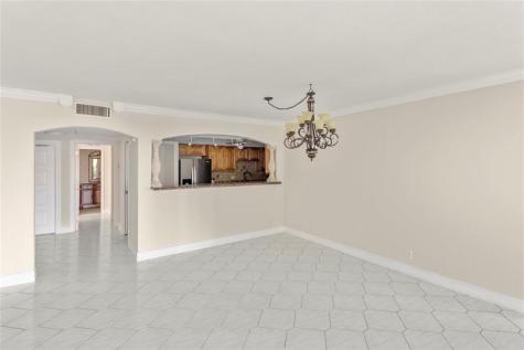 3900 Oaks Clubhouse Drive Pompano Beach FL 33069