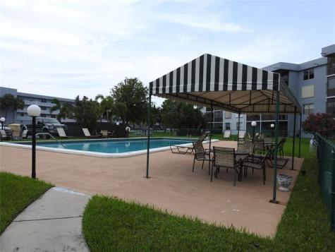 110 Royal Park Drive Oakland Park FL 33309