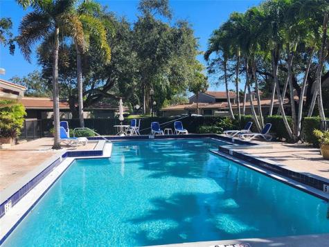 201 Dunwoody Lane Hollywood FL 33021