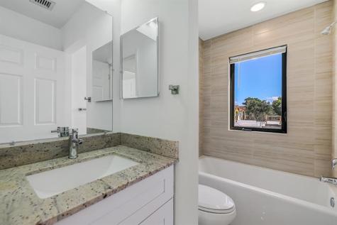 456 NW 41st Street Oakland Park FL 33309