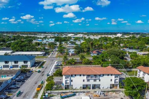 456 NW 41st Street Oakland Park FL 33309