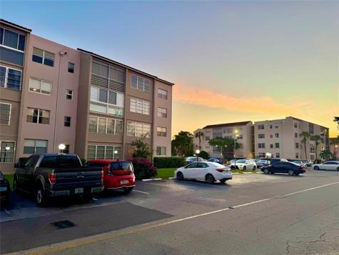 2821 Somerset Drive Lauderdale Lakes FL 33311