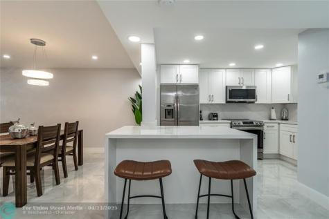 9523 S Hollybrook Lake Drive Pembroke Pines FL 33025
