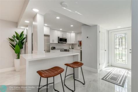 9523 S Hollybrook Lake Drive Pembroke Pines FL 33025