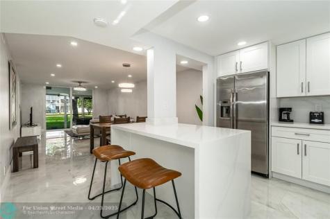 9523 S Hollybrook Lake Drive Pembroke Pines FL 33025
