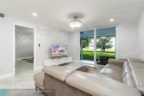 9523 S Hollybrook Lake Drive Pembroke Pines FL 33025