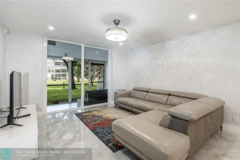 9523 S Hollybrook Lake Drive Pembroke Pines FL 33025