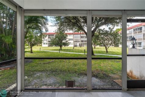 9523 S Hollybrook Lake Drive Pembroke Pines FL 33025