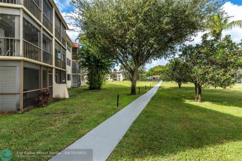 9523 S Hollybrook Lake Drive Pembroke Pines FL 33025