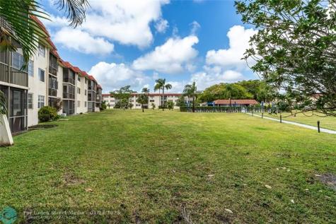 9523 S Hollybrook Lake Drive Pembroke Pines FL 33025