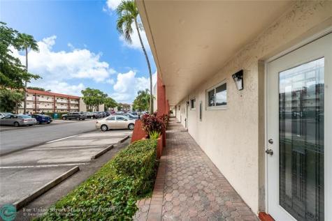 9523 S Hollybrook Lake Drive Pembroke Pines FL 33025